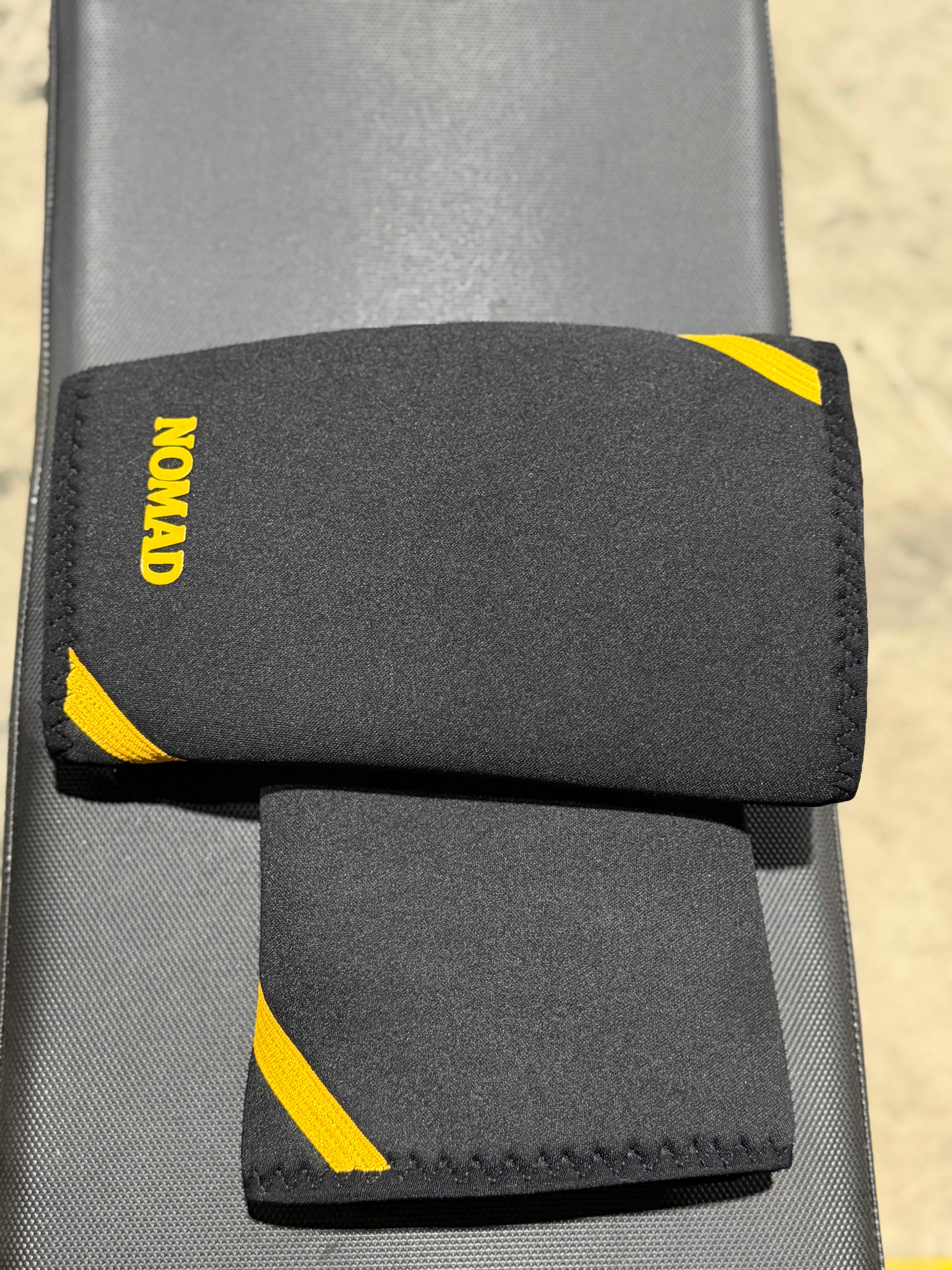 KNEE SLEEVES